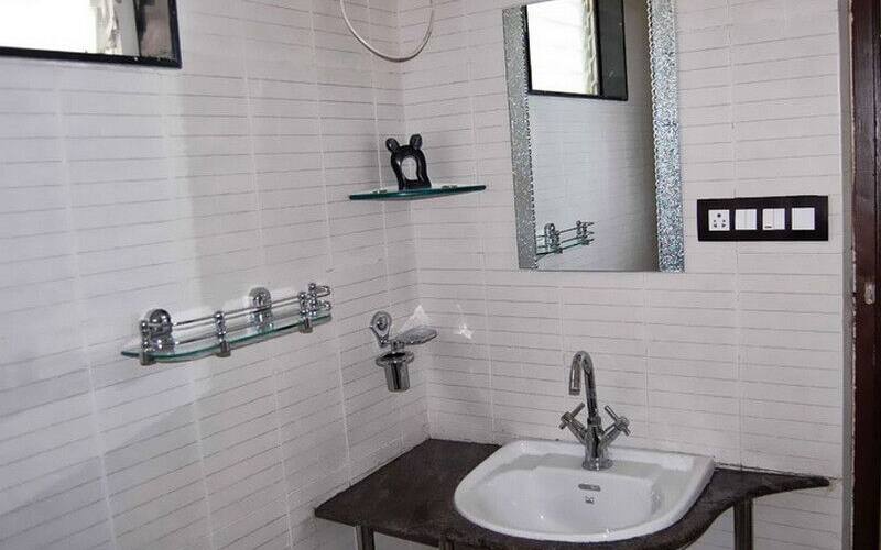 Hotel Dhwanesha Deluxe, Sangli 4
